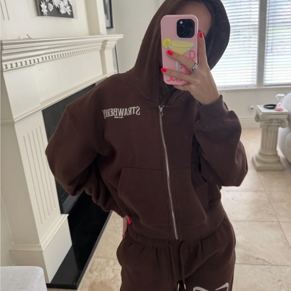 Strawberry Milk Mob - Brown Sweat Set - Picture 2 of 7